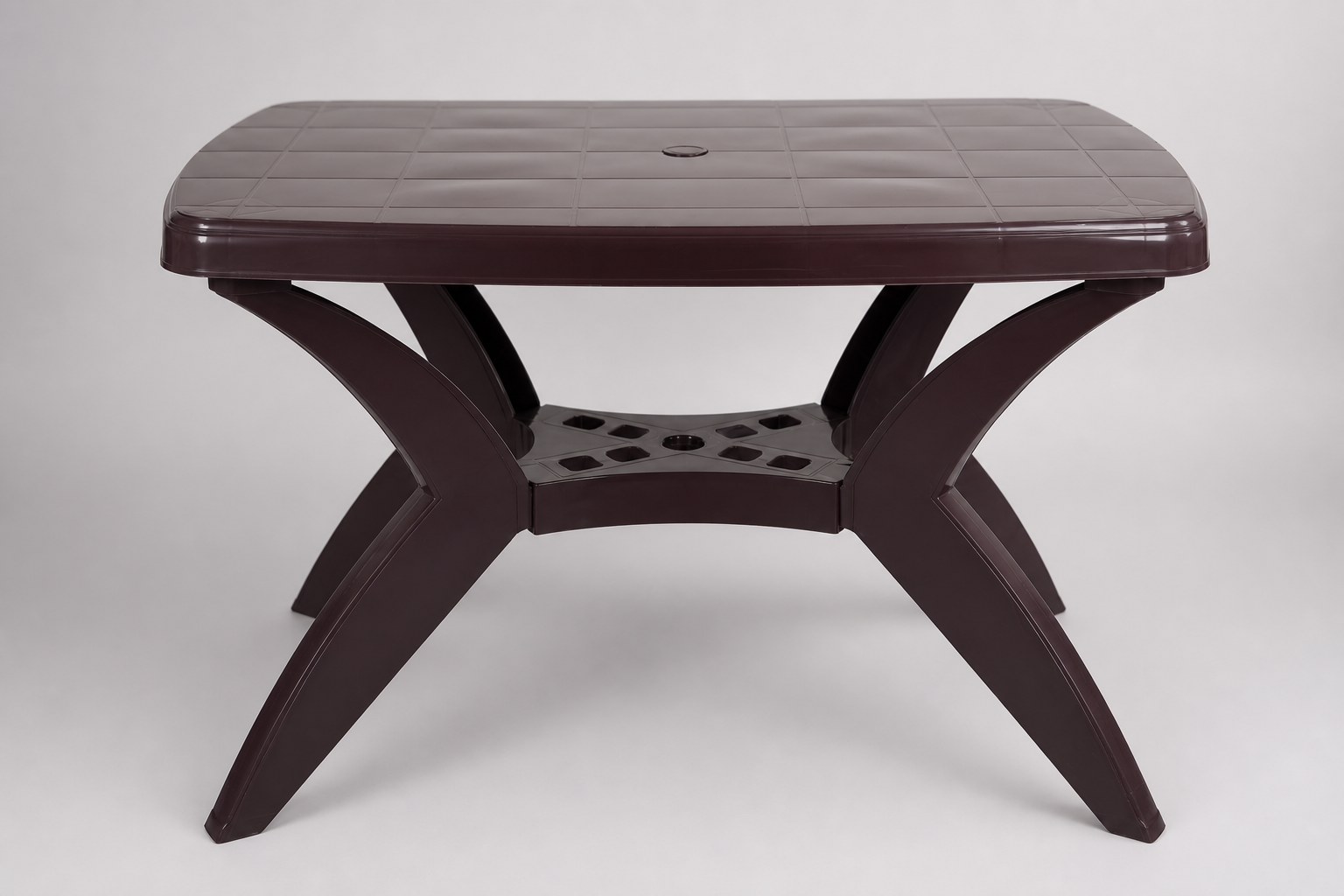 Dark brown Tusmoplast plastic table